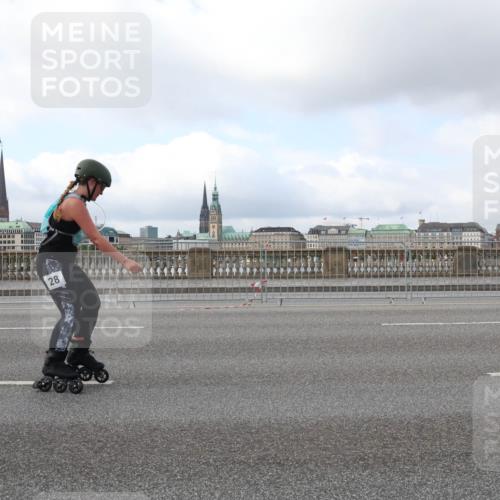 29.06.2025 - hella hamburg halbmarathon Lena Gebhardt http://msf.ph/oto/8432893 29.06.2025 09:01:01 Lombardsbrücke 28 meine-sportfotos.de