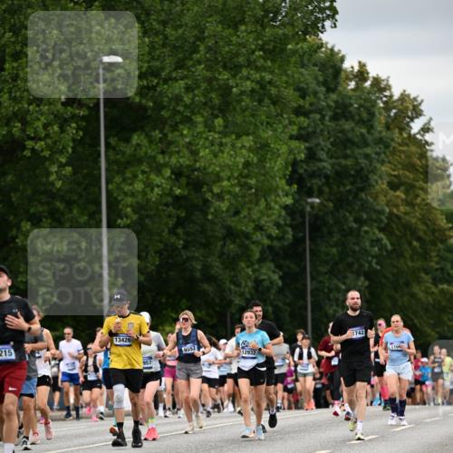 29.06.2025 - hella hamburg halbmarathon Dr. Thomas Lammeyer http://msf.ph/oto/8432895 29.06.2025 10:52:52 Kennedybrücke 1157, 1246, 1392, 1463, 1639, 1701, 1720, 2627, 2704, 3049, 3077, 3215, 4327, 4856, 5010, 5714, 5952, 6950, 7394, 7427, 7970, 8077, 9552, 9691, 9775, 9787, 10366, 10794, 11000 meine-sportfotos.de