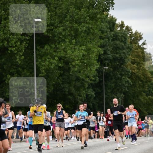 29.06.2025 - hella hamburg halbmarathon Dr. Thomas Lammeyer http://msf.ph/oto/8432911 29.06.2025 10:52:52 Kennedybrücke 1157, 1246, 1392, 1463, 1639, 1701, 1720, 2627, 2704, 3049, 3077, 3215, 4327, 4856, 5010, 5714, 5952, 6950, 7394, 7427, 7970, 8077, 9552, 9691, 9775, 9787, 10366, 10794, 11000 meine-sportfotos.de