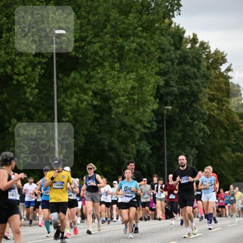 29.06.2025 - hella hamburg halbmarathon Dr. Thomas Lammeyer http://msf.ph/oto/8432918 29.06.2025 10:52:53 Kennedybrücke 1157, 1246, 1392, 1463, 1639, 1701, 1720, 2627, 2704, 3049, 3077, 3215, 4327, 4856, 5010, 5714, 5952, 6950, 7394, 7427, 8077, 8719, 9552, 9691, 9775, 9787, 10366, 10794, 11000 meine-sportfotos.de