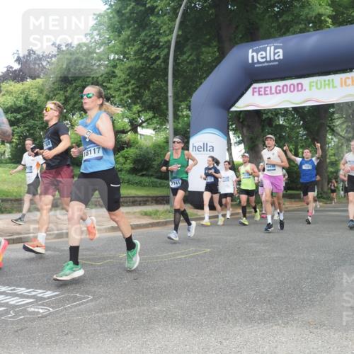 29.06.2025 - hella hamburg halbmarathon KatJ http://msf.ph/oto/8432928 29.06.2025 10:43:28 Zwischen KM18-KM19 1972, 2083, 2741, 2982, 2996, 4152, 4594, 4813, 5418, 7037, 7547 meine-sportfotos.de