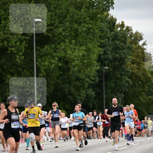 29.06.2025 - hella hamburg halbmarathon Dr. Thomas Lammeyer http://msf.ph/oto/8432930 29.06.2025 10:52:53 Kennedybrücke 1157, 1246, 1392, 1463, 1639, 1701, 1720, 2627, 2704, 3049, 3077, 3215, 4327, 4856, 5010, 5714, 5952, 6950, 7394, 7427, 8077, 8719, 9552, 9691, 9775, 9787, 10366, 10794, 11000 meine-sportfotos.de