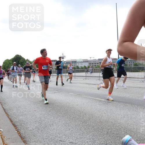 29.06.2025 - hella hamburg halbmarathon Lena Gebhardt http://msf.ph/oto/8432945 29.06.2025 10:44:28 Lombardsbrücke 10223, 8272, 17958, 1225, 564, 1345, 1519, 1802, 1804, 2186, 2343, 2610, 2674, 2692, 3065, 3506, 3596, 4215, 4496, 4636, 4898, 4968, 5127, 5355, 5647, 5649, 5730, 5731, 5902, 5905, 6002, 7216, 7326, 7610, 7818, 7842, 8272, 8591, 8763, 8957, 9331, 9333, 9397, 9510, 9536, 10006, 10223, 10303, 10304, 10416, 11825, 11955, 12322, 12409, 12803, 12995, 13262, 13288, 13330, 13390, 13906, 14091, 14123, 14350, 14654, 14681, 14971, 18454, 18459 meine-sportfotos.de