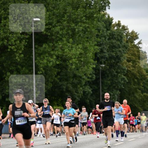 29.06.2025 - hella hamburg halbmarathon Dr. Thomas Lammeyer http://msf.ph/oto/8432956 29.06.2025 10:52:54 Kennedybrücke 1157, 1392, 1463, 1701, 1720, 2704, 3049, 3077, 3215, 4327, 4856, 5010, 5714, 5952, 6950, 7394, 7427, 8077, 8719, 9552, 9691, 9775, 9787, 10366, 10794, 11000 meine-sportfotos.de