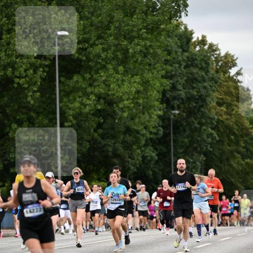 29.06.2025 - hella hamburg halbmarathon Dr. Thomas Lammeyer http://msf.ph/oto/8432961 29.06.2025 10:52:54 Kennedybrücke 1157, 1392, 1463, 1701, 1720, 2704, 3049, 3077, 3215, 4327, 4856, 5010, 5714, 5952, 6950, 7394, 7427, 8077, 8719, 9552, 9691, 9775, 9787, 10366, 10794, 11000 meine-sportfotos.de
