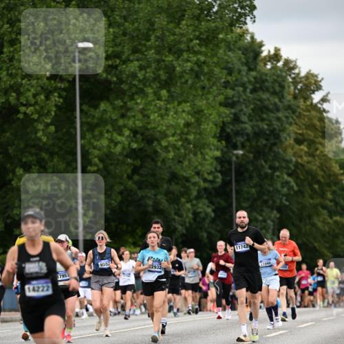 29.06.2025 - hella hamburg halbmarathon Dr. Thomas Lammeyer http://msf.ph/oto/8432969 29.06.2025 10:52:54 Kennedybrücke 1157, 1392, 1463, 1701, 1720, 2704, 3049, 3077, 3215, 4327, 4856, 5010, 5714, 5952, 6950, 7394, 7427, 8077, 8719, 9552, 9691, 9775, 9787, 10366, 10794, 11000 meine-sportfotos.de