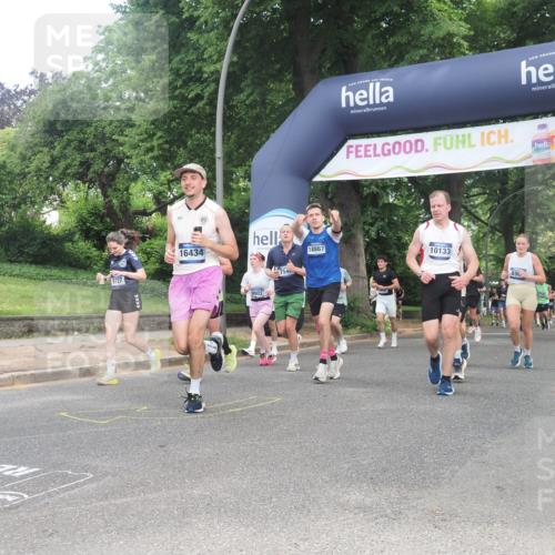 29.06.2025 - hella hamburg halbmarathon KatJ http://msf.ph/oto/8432978 29.06.2025 10:43:29 Zwischen KM18-KM19 1972, 2083, 2741, 2982, 2996, 4152, 4594, 4813, 7037, 7547 meine-sportfotos.de