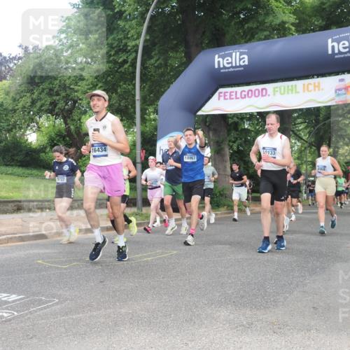 29.06.2025 - hella hamburg halbmarathon KatJ http://msf.ph/oto/8432984 29.06.2025 10:43:29 Zwischen KM18-KM19 1972, 2083, 2741, 2982, 2996, 4152, 4594, 4813, 7037, 7547 meine-sportfotos.de