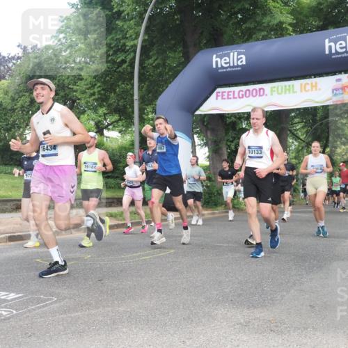 29.06.2025 - hella hamburg halbmarathon KatJ http://msf.ph/oto/8432994 29.06.2025 10:43:29 Zwischen KM18-KM19 1972, 2083, 2741, 2982, 2996, 4152, 4594, 4813, 7037, 7547 meine-sportfotos.de