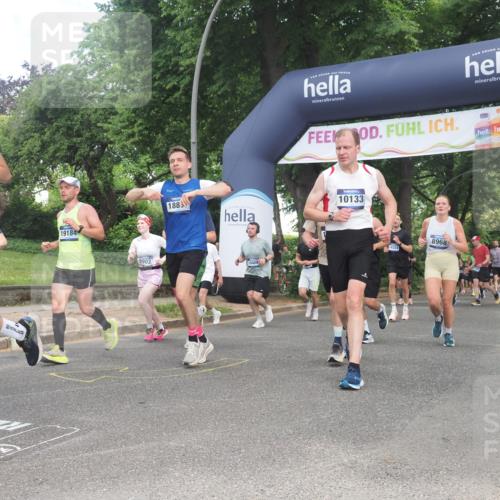 29.06.2025 - hella hamburg halbmarathon KatJ http://msf.ph/oto/8433001 29.06.2025 10:43:30 Zwischen KM18-KM19 1972, 2083, 2250, 2741, 2982, 2996, 4152, 4594, 4813, 7037, 7547 meine-sportfotos.de