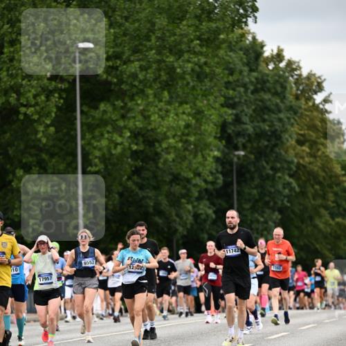 29.06.2025 - hella hamburg halbmarathon Dr. Thomas Lammeyer http://msf.ph/oto/8433007 29.06.2025 10:52:54 Kennedybrücke 1157, 1392, 1463, 1701, 1720, 2704, 3049, 3077, 3215, 4327, 4856, 5010, 5714, 5952, 6950, 7394, 7427, 8077, 8719, 9552, 9691, 9775, 9787, 10366, 10794, 11000 meine-sportfotos.de