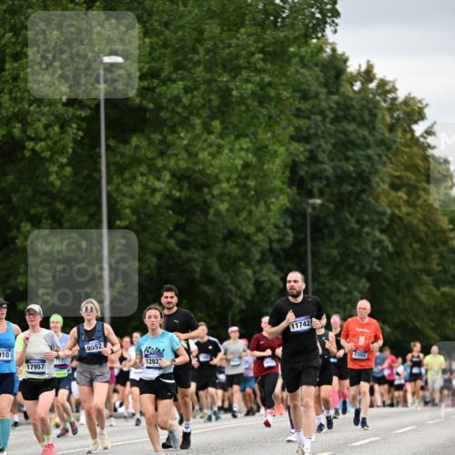 29.06.2025 - hella hamburg halbmarathon Dr. Thomas Lammeyer http://msf.ph/oto/8433022 29.06.2025 10:52:55 Kennedybrücke 1157, 1174, 1175, 1392, 1463, 1701, 1720, 2704, 3049, 3077, 3215, 4327, 5010, 5714, 5952, 6950, 7394, 7427, 8077, 8719, 9552, 9691, 9775, 9787, 10366, 10794, 11000 meine-sportfotos.de