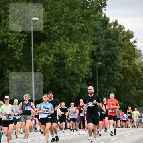 29.06.2025 - hella hamburg halbmarathon Dr. Thomas Lammeyer http://msf.ph/oto/8433034 29.06.2025 10:52:55 Kennedybrücke 1157, 1174, 1175, 1392, 1463, 1701, 1720, 2704, 3049, 3077, 3215, 4327, 5010, 5714, 5952, 6950, 7394, 7427, 8077, 8719, 9552, 9691, 9775, 9787, 10366, 10794, 11000 meine-sportfotos.de