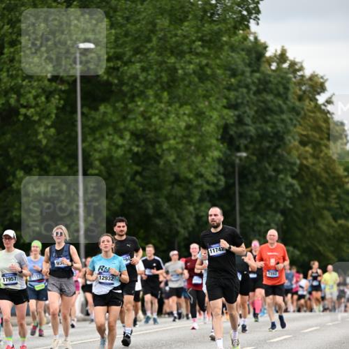 29.06.2025 - hella hamburg halbmarathon Dr. Thomas Lammeyer http://msf.ph/oto/8433036 29.06.2025 10:52:55 Kennedybrücke 1157, 1174, 1175, 1392, 1463, 1701, 1720, 2704, 3049, 3077, 3215, 4327, 5010, 5714, 5952, 6950, 7394, 7427, 8077, 8719, 9552, 9691, 9775, 9787, 10366, 10794, 11000 meine-sportfotos.de
