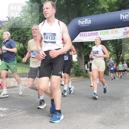 29.06.2025 - hella hamburg halbmarathon KatJ http://msf.ph/oto/8433037 29.06.2025 10:43:31 Zwischen KM18-KM19 1972, 2083, 2250, 2741, 2982, 2996, 4594, 4813, 5492, 7547 meine-sportfotos.de