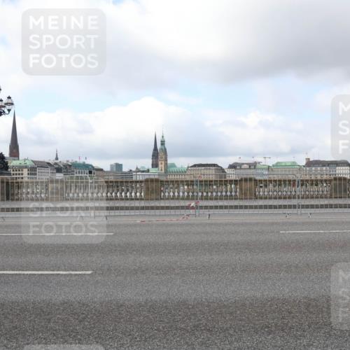 29.06.2025 - hella hamburg halbmarathon Lena Gebhardt http://msf.ph/oto/8433038 29.06.2025 09:01:04 Lombardsbrücke 432 meine-sportfotos.de