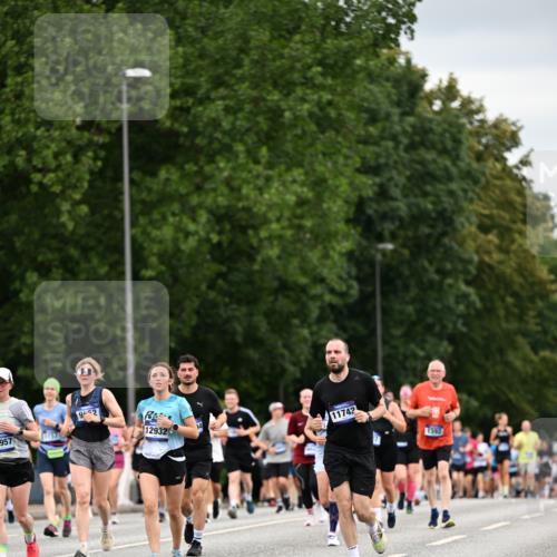 29.06.2025 - hella hamburg halbmarathon Dr. Thomas Lammeyer http://msf.ph/oto/8433044 29.06.2025 10:52:55 Kennedybrücke 1157, 1174, 1175, 1392, 1463, 1701, 1720, 2704, 3049, 3077, 3215, 4327, 5010, 5714, 5952, 6950, 7394, 7427, 8077, 8719, 9552, 9691, 9775, 9787, 10366, 10794, 11000 meine-sportfotos.de