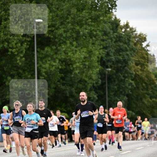 29.06.2025 - hella hamburg halbmarathon Dr. Thomas Lammeyer http://msf.ph/oto/8433072 29.06.2025 10:52:56 Kennedybrücke 1157, 1174, 1175, 1392, 1463, 1701, 1720, 2067, 3049, 3077, 3215, 4327, 5010, 5714, 5952, 6950, 7394, 7427, 8077, 8719, 9552, 9691, 9775, 9787, 10366, 10794, 11000 meine-sportfotos.de
