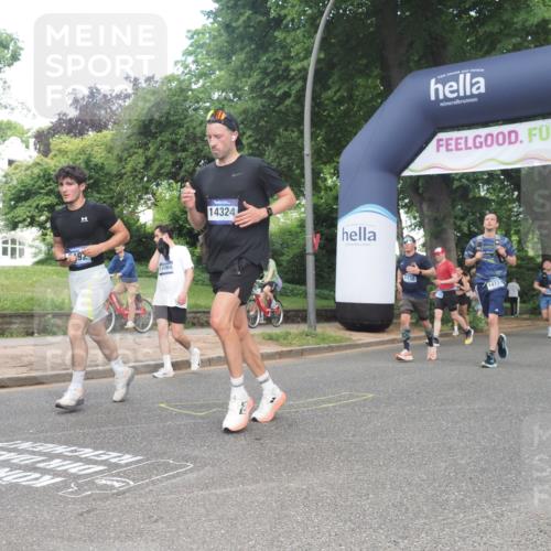 29.06.2025 - hella hamburg halbmarathon KatJ http://msf.ph/oto/8433080 29.06.2025 10:43:32 Zwischen KM18-KM19 1130, 1485, 2083, 2250, 2741, 2996, 4813, 5492, 7547 meine-sportfotos.de