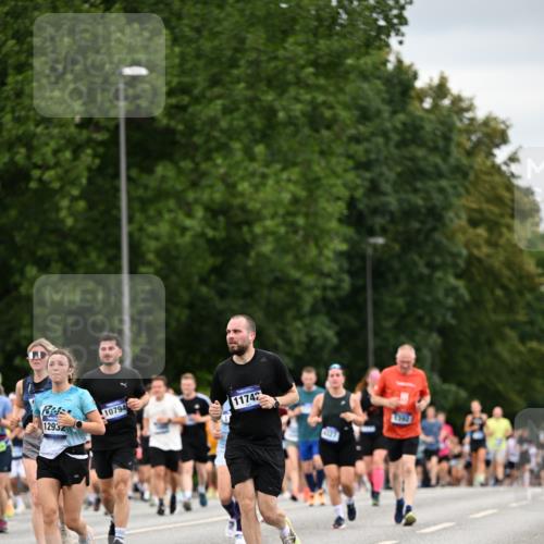 29.06.2025 - hella hamburg halbmarathon Dr. Thomas Lammeyer http://msf.ph/oto/8433095 29.06.2025 10:52:57 Kennedybrücke 1157, 1174, 1175, 1392, 1463, 1701, 1720, 2067, 3049, 3077, 3215, 4327, 5010, 5714, 5952, 6950, 7394, 7427, 8077, 8719, 9552, 9691, 9775, 9787, 10366, 10794, 11000 meine-sportfotos.de