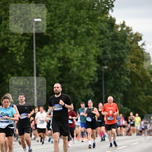 29.06.2025 - hella hamburg halbmarathon Dr. Thomas Lammeyer http://msf.ph/oto/8433124 29.06.2025 10:52:57 Kennedybrücke 1157, 1174, 1175, 1392, 1463, 1701, 1720, 2067, 3049, 3077, 3215, 4327, 5010, 5714, 5952, 6950, 7394, 7427, 8077, 8719, 9552, 9691, 9775, 9787, 10366, 10794, 11000 meine-sportfotos.de