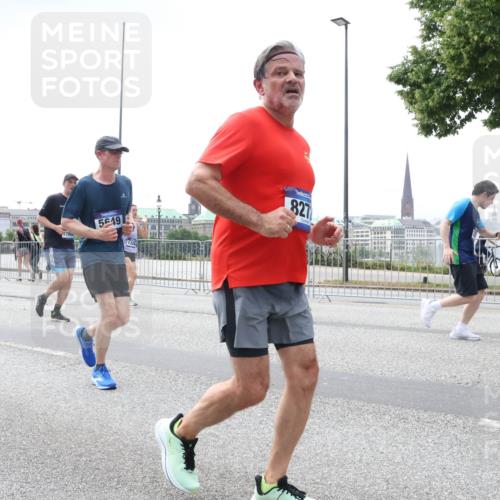 29.06.2025 - hella hamburg halbmarathon Lena Gebhardt http://msf.ph/oto/8433137 29.06.2025 10:44:30 Lombardsbrücke 5649, 827, 1345, 1519, 1802, 1804, 2186, 2343, 2610, 2674, 2692, 3065, 3506, 3596, 4215, 4496, 4898, 4968, 5127, 5355, 5647, 5649, 5730, 5731, 6002, 7216, 7326, 7610, 7818, 7842, 8272, 8591, 8763, 8957, 9084, 9085, 9331, 9333, 9397, 9510, 9536, 10006, 10223, 10303, 10304, 10416, 11272, 11825, 11955, 12318, 12322, 12409, 12803, 12995, 13262, 13288, 13330, 13390, 13906, 14091, 14123, 14350, 14654, 14681, 14971, 18454, 18459 meine-sportfotos.de