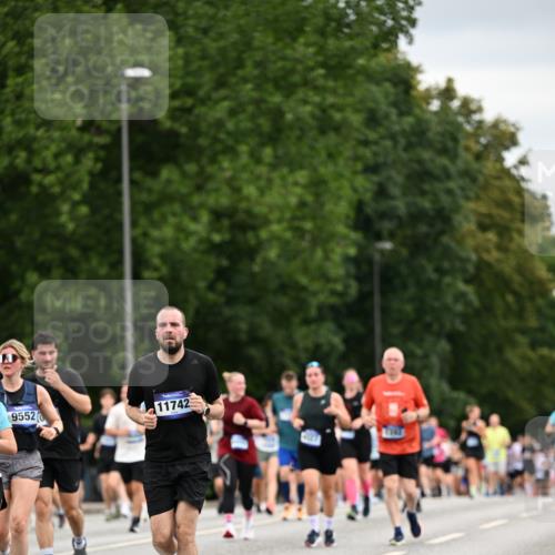 29.06.2025 - hella hamburg halbmarathon Dr. Thomas Lammeyer http://msf.ph/oto/8433143 29.06.2025 10:52:58 Kennedybrücke 1157, 1174, 1175, 1392, 1463, 1701, 1720, 2067, 3049, 3077, 3215, 4327, 5010, 5714, 5952, 6950, 7394, 8719, 9552, 9691, 9775, 9787, 10366, 10794, 11000 meine-sportfotos.de