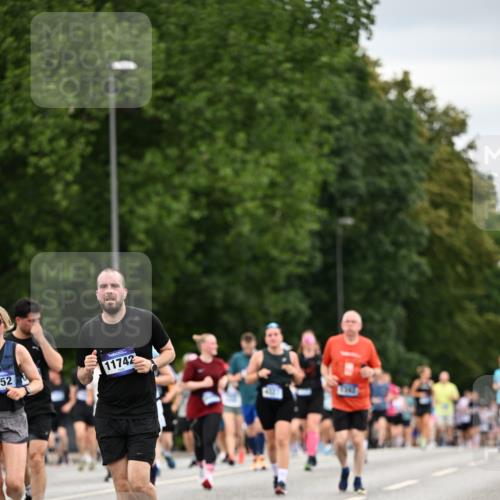 29.06.2025 - hella hamburg halbmarathon Dr. Thomas Lammeyer http://msf.ph/oto/8433159 29.06.2025 10:52:58 Kennedybrücke 1157, 1174, 1175, 1392, 1463, 1701, 1720, 2067, 3049, 3077, 3215, 4327, 5010, 5714, 5952, 6950, 7394, 8719, 9552, 9691, 9775, 9787, 10366, 10794, 11000 meine-sportfotos.de