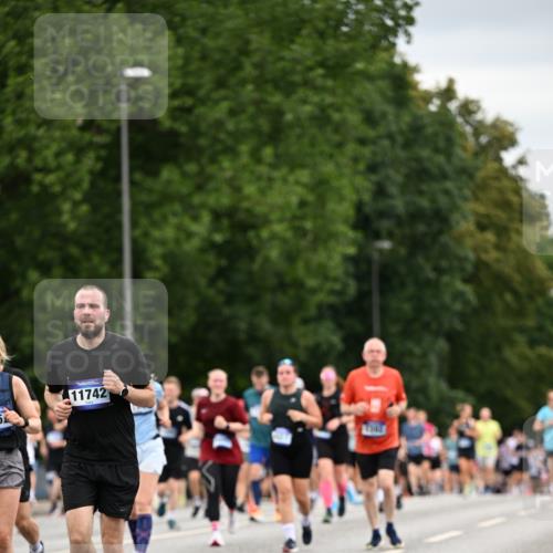 29.06.2025 - hella hamburg halbmarathon Dr. Thomas Lammeyer http://msf.ph/oto/8433175 29.06.2025 10:52:59 Kennedybrücke 1157, 1174, 1175, 1392, 1463, 1701, 1720, 2067, 3077, 3215, 4327, 5010, 5714, 5952, 6950, 7394, 8719, 9552, 9691, 9775, 9787, 10366, 10794, 11000 meine-sportfotos.de