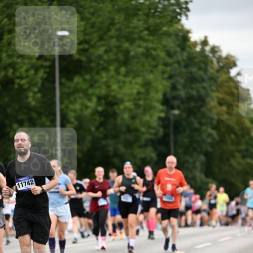 29.06.2025 - hella hamburg halbmarathon Dr. Thomas Lammeyer http://msf.ph/oto/8433178 29.06.2025 10:52:59 Kennedybrücke 1157, 1174, 1175, 1392, 1463, 1701, 1720, 2067, 3077, 3215, 4327, 5010, 5714, 5952, 6950, 7394, 8719, 9552, 9691, 9775, 9787, 10366, 10794, 11000 meine-sportfotos.de