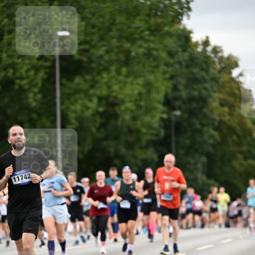 29.06.2025 - hella hamburg halbmarathon Dr. Thomas Lammeyer http://msf.ph/oto/8433186 29.06.2025 10:52:59 Kennedybrücke 1157, 1174, 1175, 1392, 1463, 1701, 1720, 2067, 3077, 3215, 4327, 5010, 5714, 5952, 6950, 7394, 8719, 9552, 9691, 9775, 9787, 10366, 10794, 11000 meine-sportfotos.de