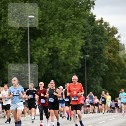 29.06.2025 - hella hamburg halbmarathon Dr. Thomas Lammeyer http://msf.ph/oto/8433219 29.06.2025 10:53:00 Kennedybrücke 1157, 1174, 1175, 1392, 1463, 1701, 1720, 2067, 3077, 3215, 3486, 4327, 5010, 5714, 5952, 6950, 7394, 7532, 8719, 9552, 9691, 9775, 10366, 10794, 11000 meine-sportfotos.de