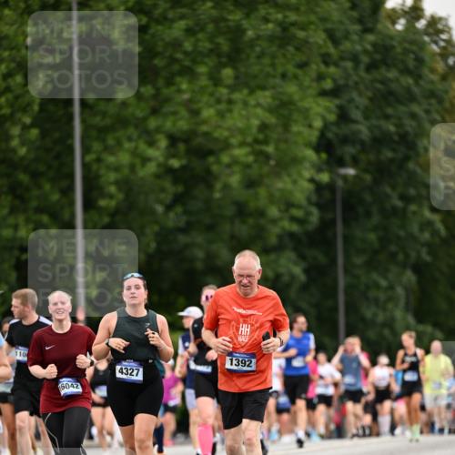 29.06.2025 - hella hamburg halbmarathon Dr. Thomas Lammeyer http://msf.ph/oto/8433224 29.06.2025 10:53:01 Kennedybrücke 1157, 1174, 1175, 1392, 1463, 1701, 1720, 2067, 3077, 3215, 3486, 4327, 5010, 5714, 6950, 7394, 7532, 8719, 9552, 9691, 9775, 10366, 10794, 11000 meine-sportfotos.de
