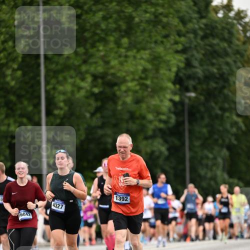 29.06.2025 - hella hamburg halbmarathon Dr. Thomas Lammeyer http://msf.ph/oto/8433237 29.06.2025 10:53:01 Kennedybrücke 1157, 1174, 1175, 1392, 1463, 1701, 1720, 2067, 3077, 3215, 3486, 4327, 5010, 5714, 6950, 7394, 7532, 8719, 9552, 9691, 9775, 10366, 10794, 11000 meine-sportfotos.de