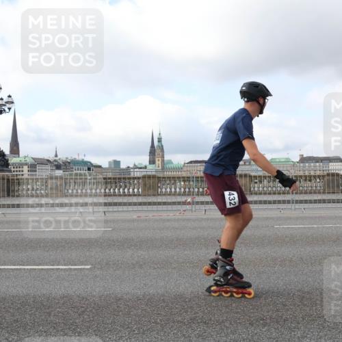 29.06.2025 - hella hamburg halbmarathon Lena Gebhardt http://msf.ph/oto/8433252 29.06.2025 09:01:05 Lombardsbrücke 432 meine-sportfotos.de