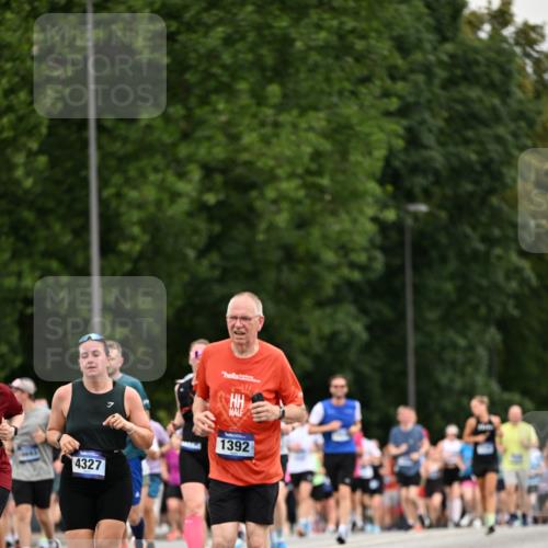 29.06.2025 - hella hamburg halbmarathon Dr. Thomas Lammeyer http://msf.ph/oto/8433258 29.06.2025 10:53:02 Kennedybrücke 1157, 1174, 1175, 1392, 1463, 1701, 1720, 2067, 3077, 3215, 3486, 4327, 5010, 5714, 7394, 7532, 8719, 9552, 9691, 9775, 10366, 10794, 11000 meine-sportfotos.de