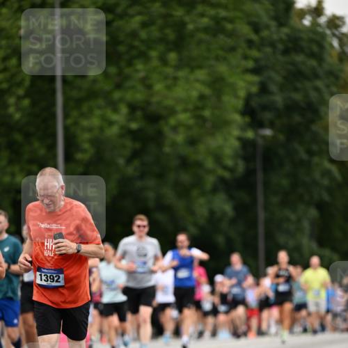 29.06.2025 - hella hamburg halbmarathon Dr. Thomas Lammeyer http://msf.ph/oto/8433286 29.06.2025 10:53:03 Kennedybrücke 1142, 1157, 1174, 1175, 1392, 1463, 1701, 1720, 2067, 3077, 3215, 3486, 4327, 5010, 5714, 7394, 7532, 8719, 9552, 9691, 9775, 10366, 10794, 11000 meine-sportfotos.de