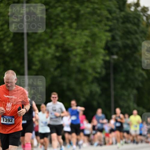 29.06.2025 - hella hamburg halbmarathon Dr. Thomas Lammeyer http://msf.ph/oto/8433300 29.06.2025 10:53:04 Kennedybrücke 1142, 1157, 1174, 1175, 1392, 1463, 1701, 1720, 2067, 3215, 3486, 4327, 5010, 5714, 7394, 7532, 8719, 9552, 9691, 10366, 10794, 11000 meine-sportfotos.de