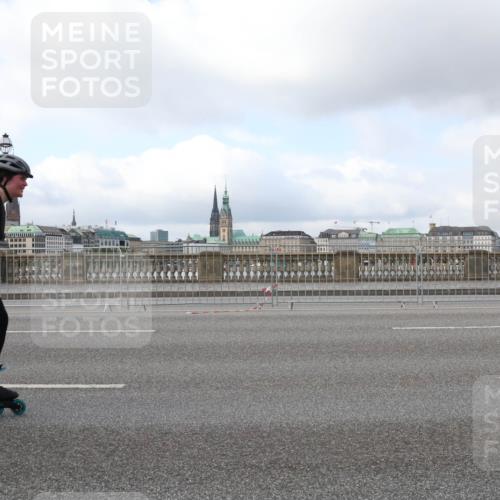 29.06.2025 - hella hamburg halbmarathon Lena Gebhardt http://msf.ph/oto/8433302 29.06.2025 09:01:06 Lombardsbrücke  meine-sportfotos.de