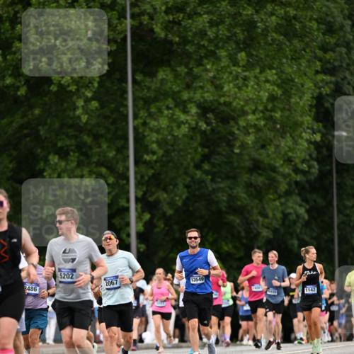 29.06.2025 - hella hamburg halbmarathon Dr. Thomas Lammeyer http://msf.ph/oto/8433311 29.06.2025 10:53:06 Kennedybrücke 1142, 1157, 1174, 1175, 1392, 1463, 1701, 1720, 2067, 3215, 3486, 4327, 5010, 5714, 7394, 7532, 8719, 9552, 9691, 10794, 11000 meine-sportfotos.de