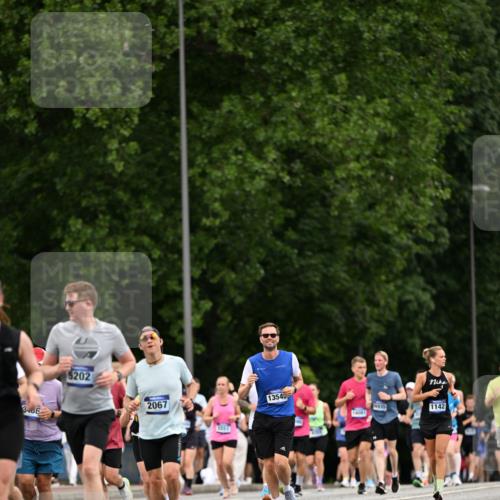 29.06.2025 - hella hamburg halbmarathon Dr. Thomas Lammeyer http://msf.ph/oto/8433316 29.06.2025 10:53:06 Kennedybrücke 1142, 1157, 1174, 1175, 1392, 1463, 1701, 1720, 2067, 3215, 3486, 4327, 5010, 5714, 7394, 7532, 8719, 9552, 9691, 10794, 11000 meine-sportfotos.de
