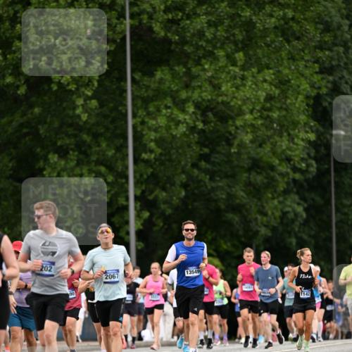 29.06.2025 - hella hamburg halbmarathon Dr. Thomas Lammeyer http://msf.ph/oto/8433320 29.06.2025 10:53:06 Kennedybrücke 1142, 1157, 1174, 1175, 1392, 1463, 1701, 1720, 2067, 3215, 3486, 4327, 5010, 5714, 7394, 7532, 8719, 9552, 9691, 10794, 11000 meine-sportfotos.de