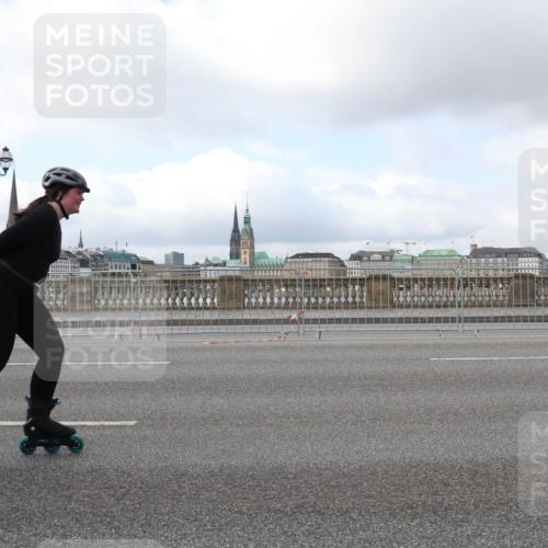 29.06.2025 - hella hamburg halbmarathon Lena Gebhardt http://msf.ph/oto/8433329 29.06.2025 09:01:06 Lombardsbrücke  meine-sportfotos.de
