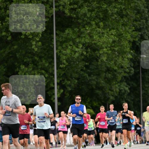 29.06.2025 - hella hamburg halbmarathon Dr. Thomas Lammeyer http://msf.ph/oto/8433333 29.06.2025 10:53:07 Kennedybrücke 1142, 1157, 1174, 1175, 1392, 1701, 1720, 2067, 3215, 3486, 4327, 5010, 5551, 5714, 7394, 7532, 8719, 9341, 9552, 9691, 10794, 11000 meine-sportfotos.de