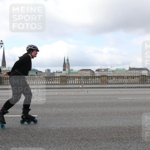 29.06.2025 - hella hamburg halbmarathon Lena Gebhardt http://msf.ph/oto/8433354 29.06.2025 09:01:06 Lombardsbrücke  meine-sportfotos.de