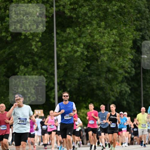 29.06.2025 - hella hamburg halbmarathon Dr. Thomas Lammeyer http://msf.ph/oto/8433386 29.06.2025 10:53:08 Kennedybrücke 1142, 1157, 1174, 1175, 1392, 1701, 1720, 2067, 3215, 3486, 4327, 5010, 5551, 5714, 7394, 7532, 8719, 9341, 9552, 9691, 10794, 11000 meine-sportfotos.de