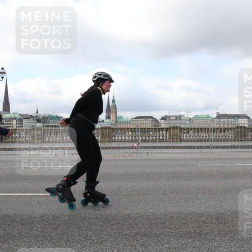 29.06.2025 - hella hamburg halbmarathon Lena Gebhardt http://msf.ph/oto/8433396 29.06.2025 09:01:06 Lombardsbrücke 21 meine-sportfotos.de