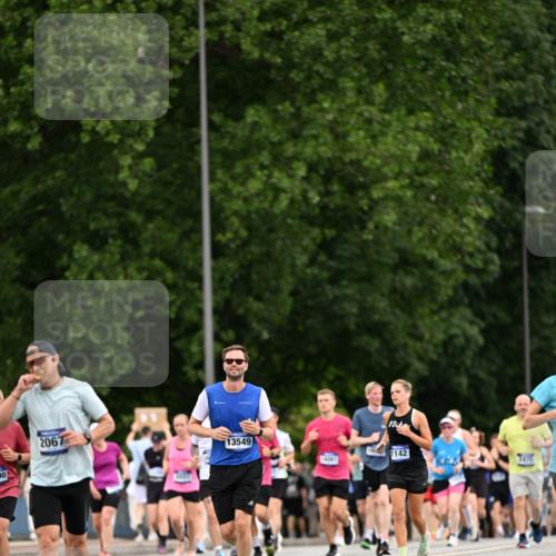 29.06.2025 - hella hamburg halbmarathon Dr. Thomas Lammeyer http://msf.ph/oto/8433401 29.06.2025 10:53:08 Kennedybrücke 1142, 1157, 1174, 1175, 1392, 1701, 1720, 2067, 3215, 3486, 4327, 5010, 5551, 5714, 7394, 7532, 8719, 9341, 9552, 9691, 10794, 11000 meine-sportfotos.de