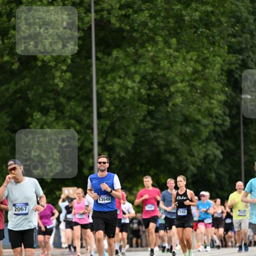 29.06.2025 - hella hamburg halbmarathon Dr. Thomas Lammeyer http://msf.ph/oto/8433405 29.06.2025 10:53:08 Kennedybrücke 1142, 1157, 1174, 1175, 1392, 1701, 1720, 2067, 3215, 3486, 4327, 5010, 5551, 5714, 7394, 7532, 8719, 9341, 9552, 9691, 10794, 11000 meine-sportfotos.de