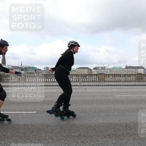 29.06.2025 - hella hamburg halbmarathon Lena Gebhardt http://msf.ph/oto/8433418 29.06.2025 09:01:06 Lombardsbrücke 21 meine-sportfotos.de